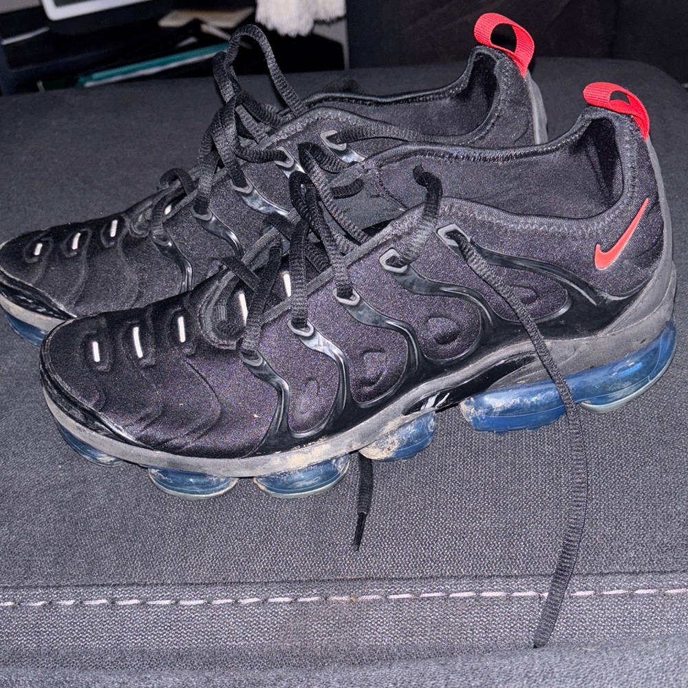 Nike Men's Black and Red VaporMax Plus Sneakers